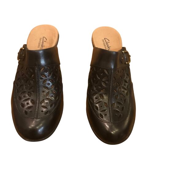 Clarks Shoes - Clarks black leather bendable heeled clogs size 7 1/2